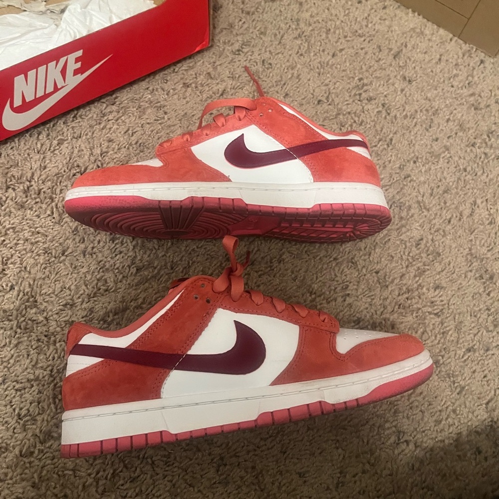 Woman’s Nike Dunk low Valentine’s Day